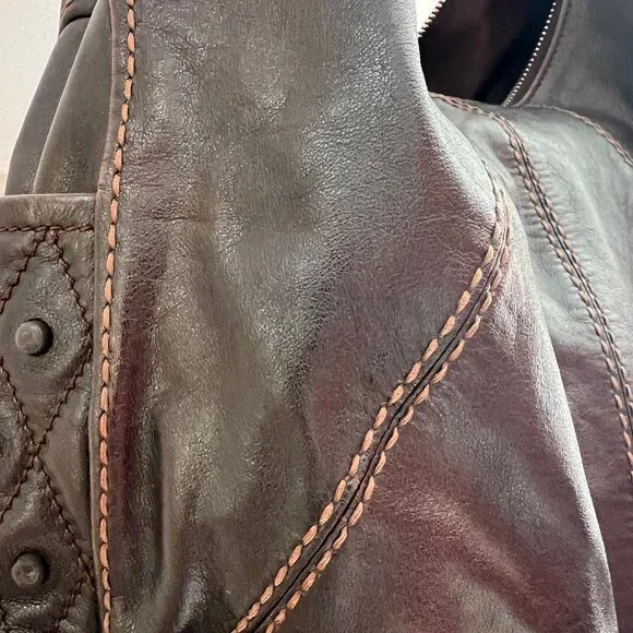 Authentic Tod's Shoulder Hobo Bag in Soft Brown Leather with contrast stitching - Picture 7 of 14